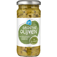 Groene olijven in plakjes